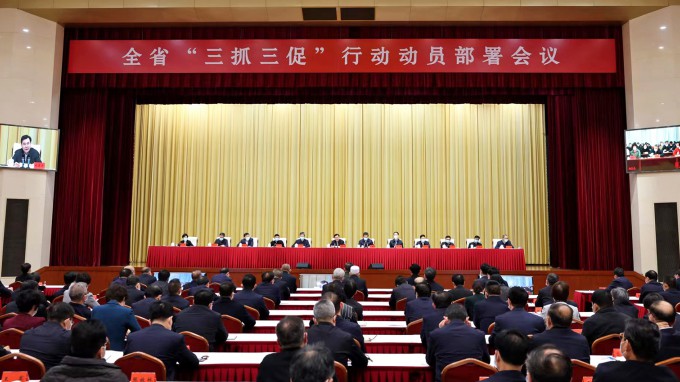 胡昌升在全省“三抓三促”行動(dòng)動(dòng)員部署會(huì)議上強(qiáng)調(diào)在學(xué)習(xí)上下功夫在執(zhí)行上鉚足勁在效能上見(jiàn)真章 團(tuán)結(jié)奮斗開(kāi)創(chuàng)中國(guó)式現(xiàn)代化甘肅實(shí)踐的嶄新局面?任振鶴主持 莊國(guó)泰出席