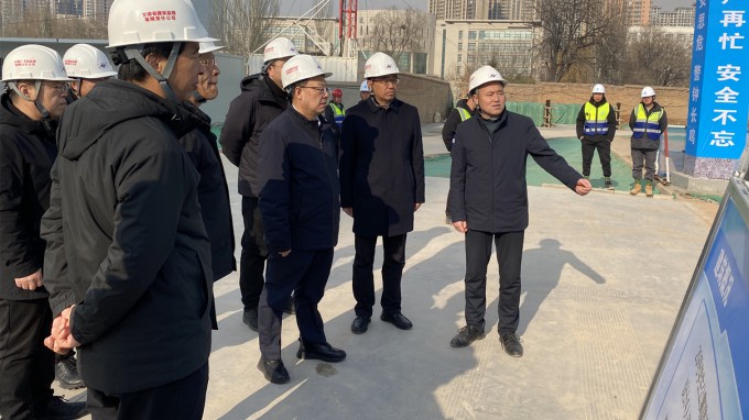 張佩峰到項(xiàng)目施工現(xiàn)場督導(dǎo)檢查節(jié)前安全生產(chǎn)工作