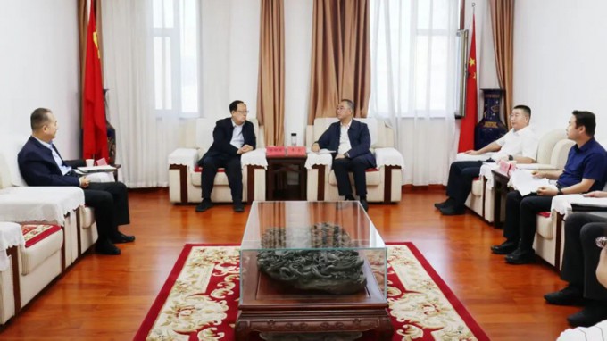 張佩峰一行拜訪省總工會