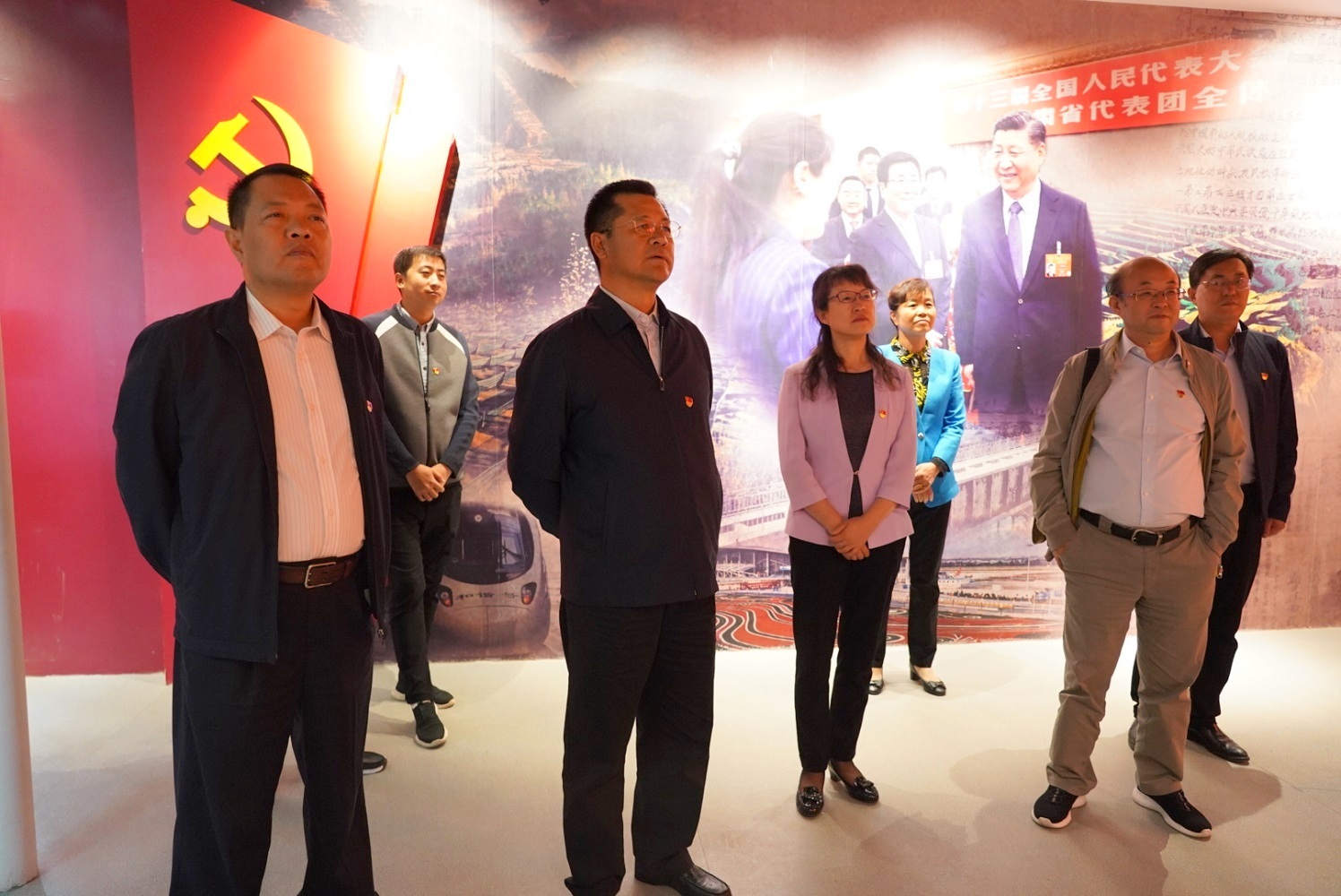 集團(tuán)公司開展“不忘初心、牢記使命”主題黨日活動(dòng) <br/> — 參觀主題教育檔案文獻(xiàn)展